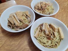 -松树干拌面店