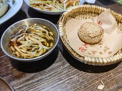 麻酱烧饼-魁盛居百年鲁菜馆(县西巷店)