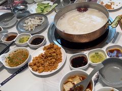 -洪氏嗨捞·广东猪肚鸡·椰子鸡火锅(西咸万象城店)