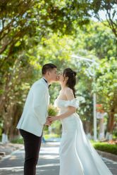 -现代经典婚纱摄影