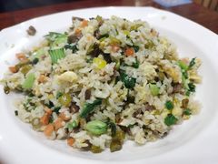 酸菜牛肉粒炒饭-张果佬年糕卷(科巷店)