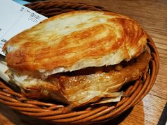 烧饼夹牛肉-大头亮羊汤烩面·河南非遗(良乡总店)