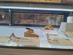 面包甜点陈列柜-Fridi Patisserie Cafe