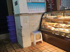 面包甜点陈列柜-正宗天津烧麦馆(柳州路店)
