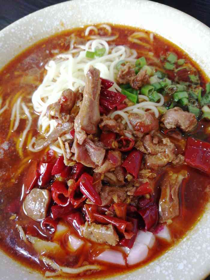 自贡兔儿面-"和同事一起去吃的,一家苍蝇小店,点了一个.