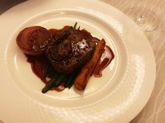 扒牛肉配洋葱-迪拜帆船酒店海底餐厅