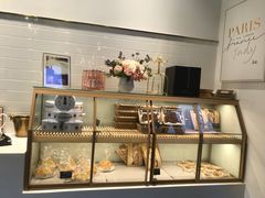 面包甜点陈列柜-朱迪小铺.半糖奶油蛋糕(海汇港店)