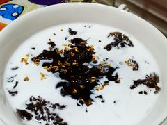桂花椰香紫米桃胶羹-甜心妈妈·榴莲星级糖水(北京路总店)