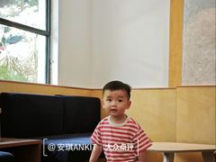 -彳亍咖啡·这里(水湾路店)