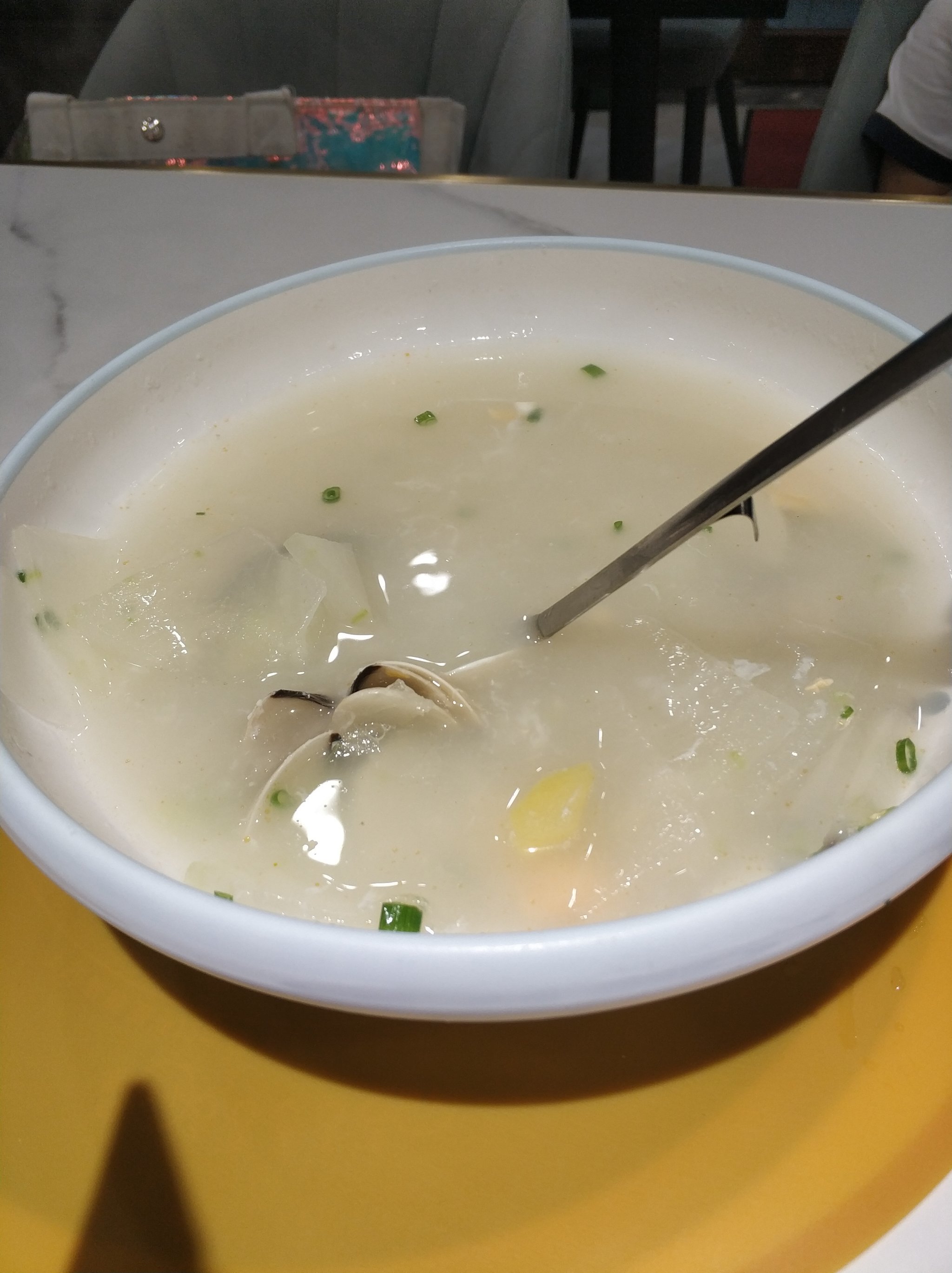 避风塘扇子骨:一咬即脱骨,美味不容错过!