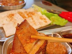 -围炉肉舍•炭烤活鳗•丹东海鲜烤肉(步行街店)