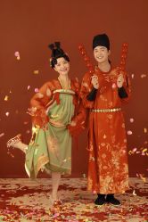 -喜爱高定婚纱摄影