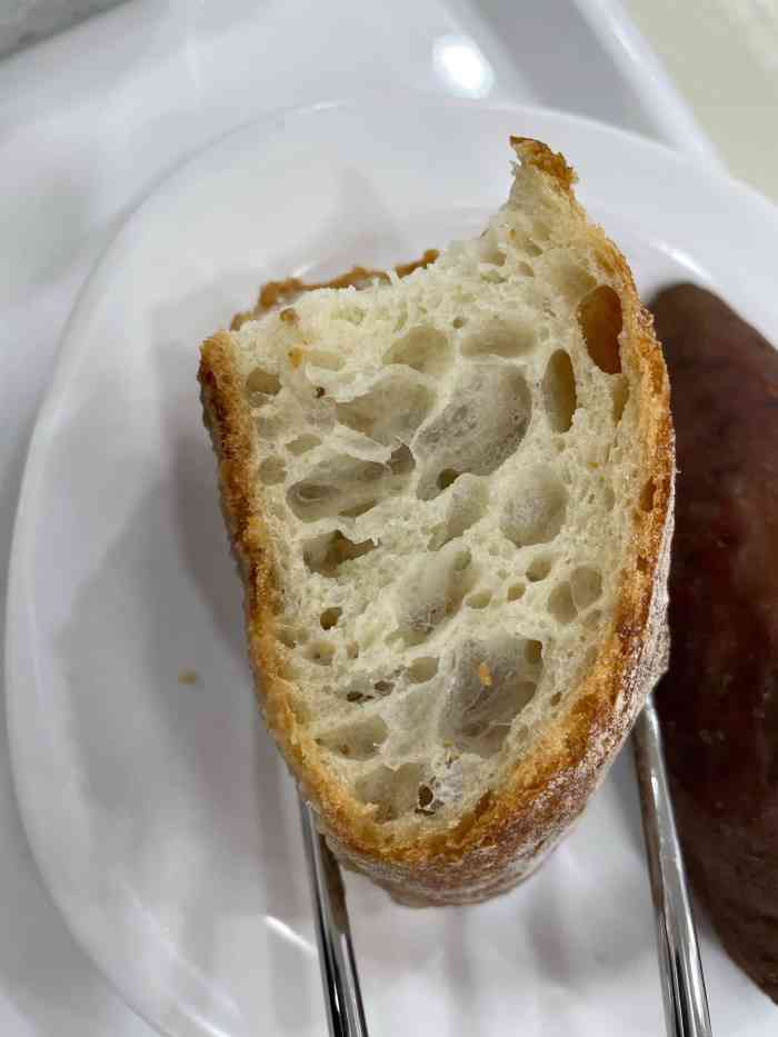 la boulangerie-"冰激凌好吃的.咖啡一般.面包没兴趣.位置.