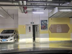 -爱琴海购物公园-地下停车场