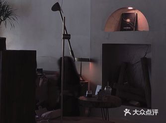 南宁青秀区桂花路9号君耀香港园地下停车场出口B1004号