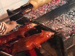 -黄记四更烤乳猪店