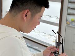 -翰佐蔡司小乐圆·依视路星趣控·暴龙眼镜折扣店