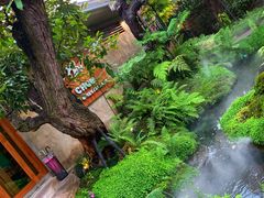 -Chom Cafe and Restaurant