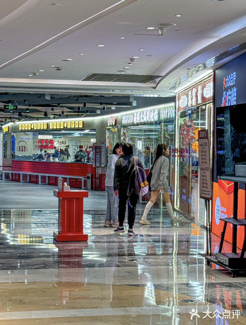 可算吃上朱富贵了!工作日人也是真的多