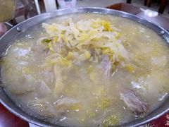 酸菜汆白肉-老山记海城馅饼大酒店(振兴小区店)