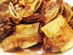 乌兰牛仔骨-乌兰湖畔草坪轻奢营地