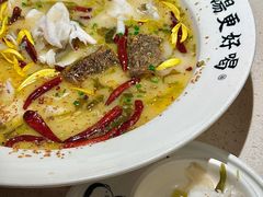 招牌酸菜鱼-江渔儿酸菜鱼(城光荟店)
