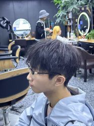 -藤野造型专业烫染接发