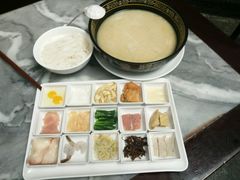 巨无霸过桥米线-蔼若春.传承三十年云南菜(金碧公园店)