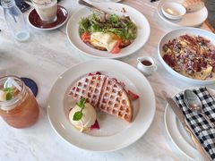 -ROAST coffee & eatery