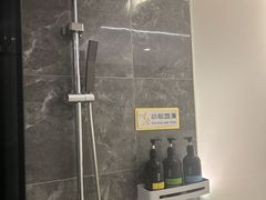 -欧辰国际酒店(重庆欢乐谷轻轨站店)