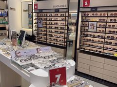 -博士眼镜集团石人工眼镜(虹口万泰店)