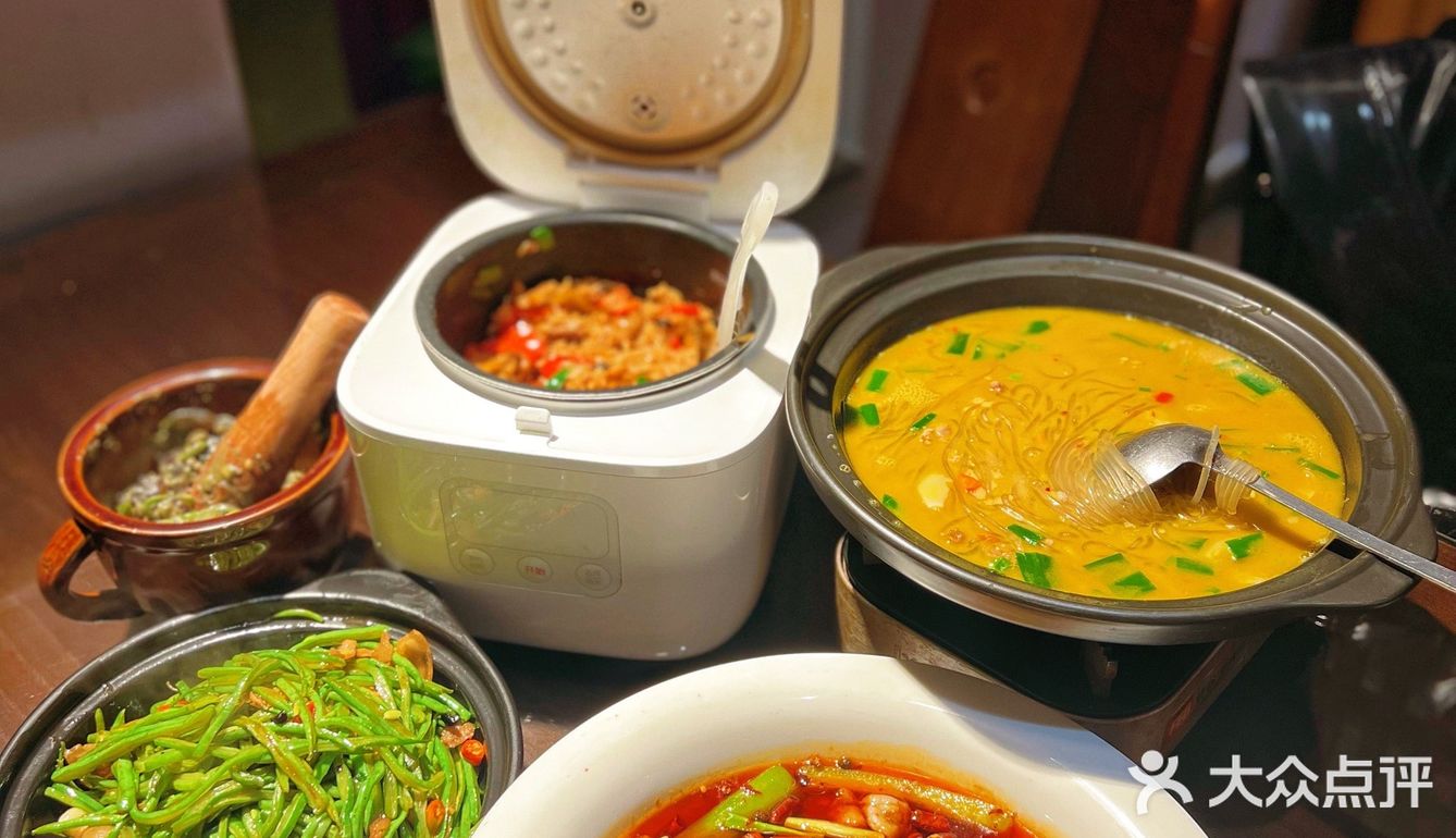 一碗肉汤泡饭，就让我记住了这家餐厅🏮