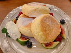 莓果奶油芝士舒芙蕾松饼-UPPER KITCHEN(延安路店)