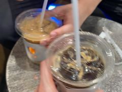 SOE蓝莓芝士拿铁-Au Cafe&Roastery(华侨城店)