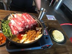 部队锅-MI WU FACTORY米屋美食工厂餐厅(绿地店)