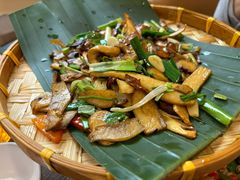 爆炒赤松茸黑牛肝菌-云海肴·汽锅鸡·云南菜(广安门天虹店)