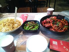 -巴厘龙虾·榜首油焖大虾(音乐学院·沿江酒馆店)