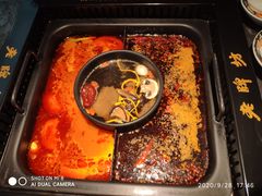 -老牌坊云南鱼豆花火锅(哈西万达店)