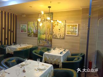 第一次来到银滩皮草城的小白桦俄式餐饮店，有一种不一样