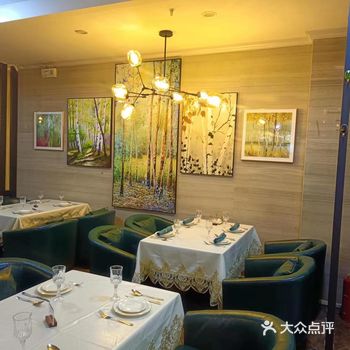 第一次来到银滩皮草城的小白桦俄式餐饮店，有一种不一样
