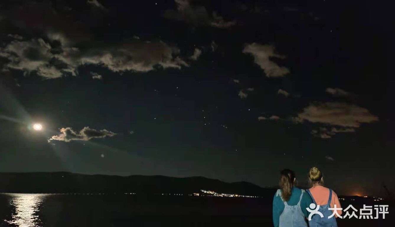 夜晚的洱海