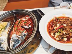 -阿瓦山寨·湘菜现炒·剁椒鱼头王(咸阳总店)