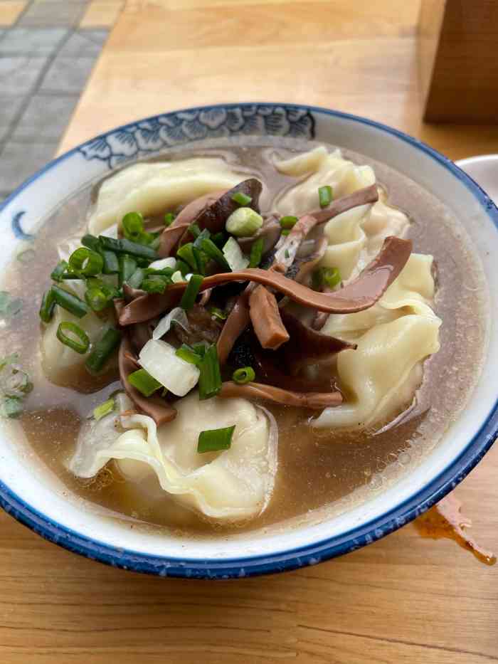 口蘑鱿鱼抄手-"先说结论,这家店是我目前为止在家楼下馆子.