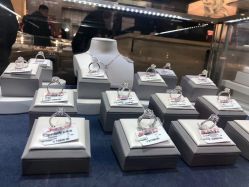 -菜百首饰店(东方新天地店)