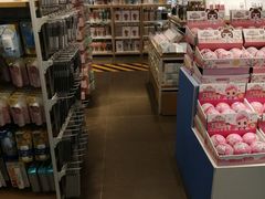 -名创优品(万达广场河东店)