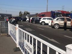 -辽河服务区-停车场