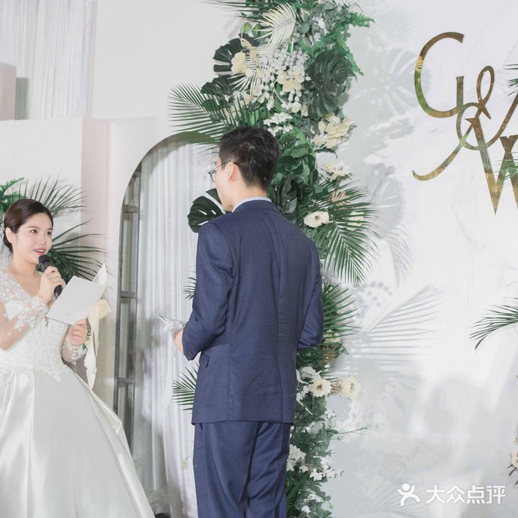 甜甜的喜糖比不上你们心中的甜蜜