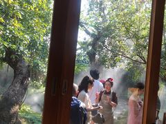 -Chom Cafe and Restaurant