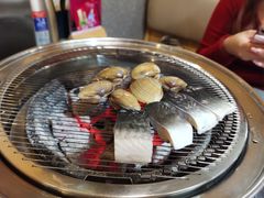 -围炉肉舍•炭烤活鳗•丹东海鲜烤肉(步行街店)