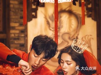 #时尚巴黎 在火锅店拍摄一套属于我们两个的婚纱照